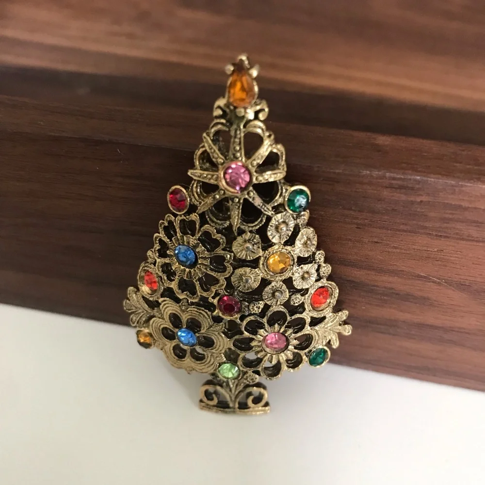 N/A elegant gold